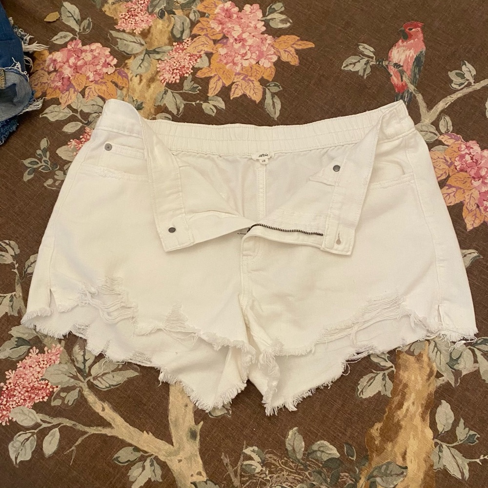 Aerie White Frayed Hem Women Shorts sz l